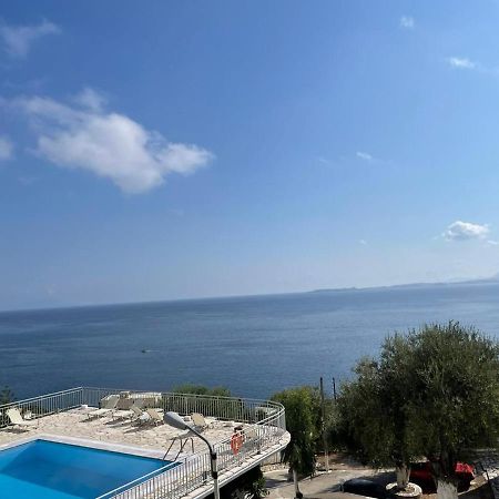 Yannis Apartments Барбати Екстериор снимка
