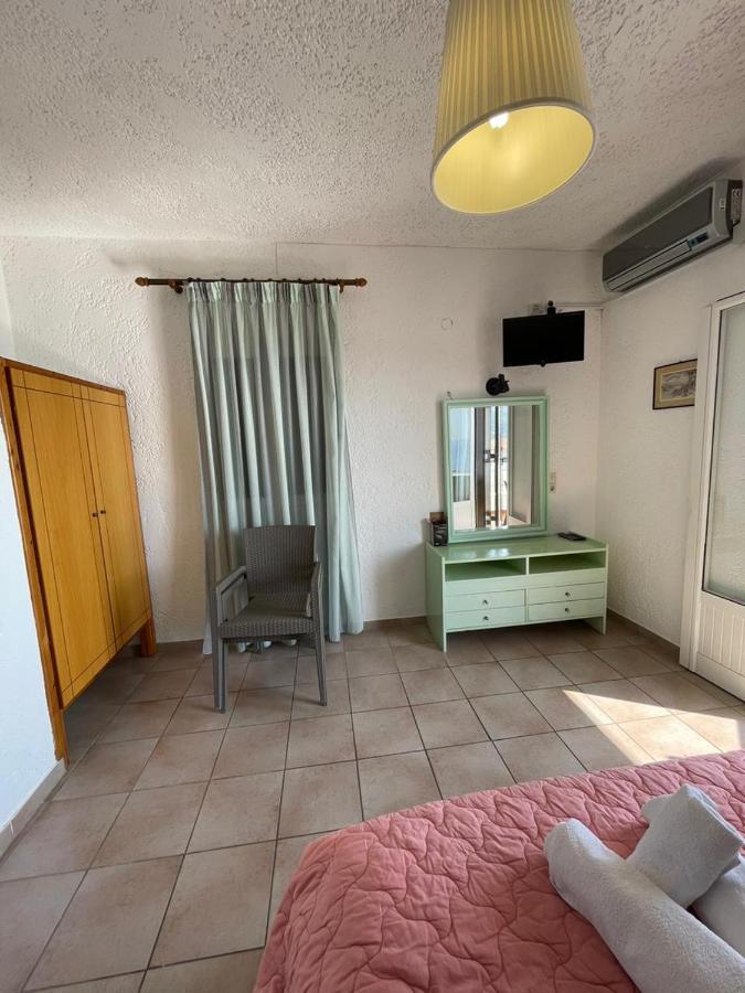 Yannis Apartments Барбати Екстериор снимка