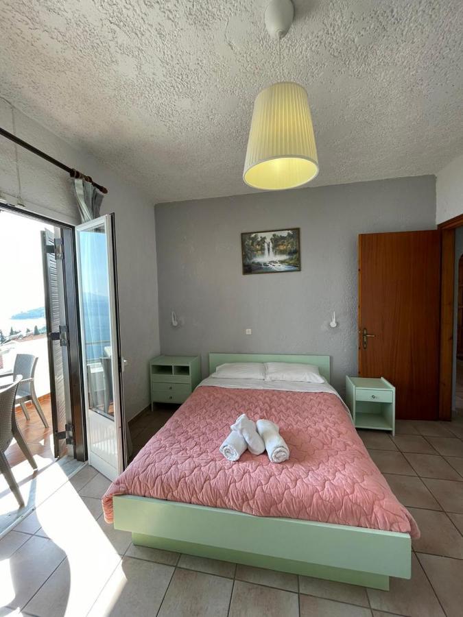 Yannis Apartments Барбати Екстериор снимка