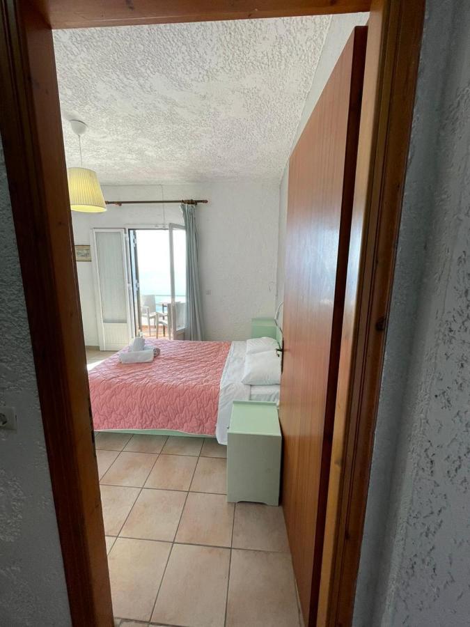 Yannis Apartments Барбати Екстериор снимка